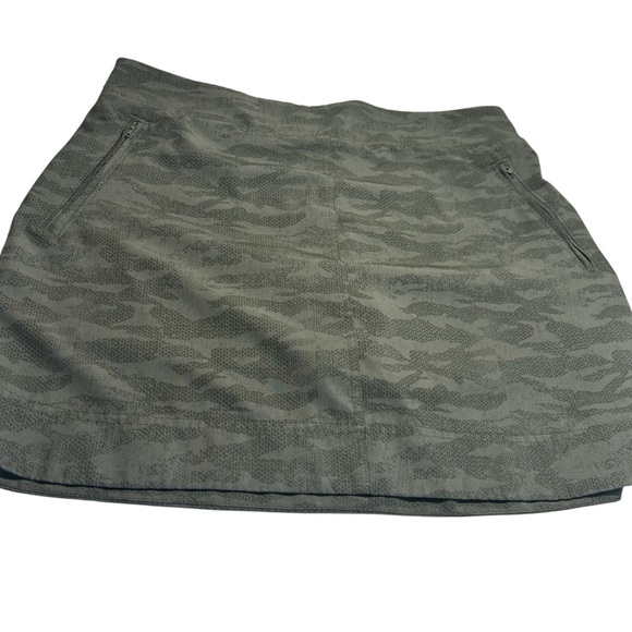 Orvis Green Camo Skort Sz Medium - Picture 3 of 10